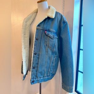 ORIGINAL LEVIS SHERPA TRUCKER JACKET, size medium